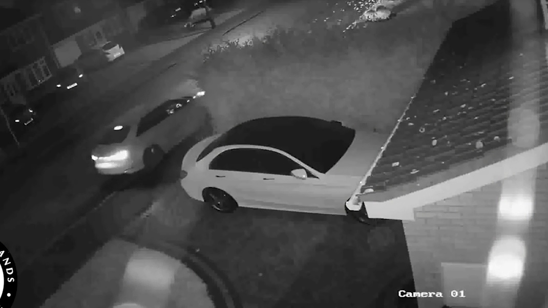 Choáng với clip sử dụng công nghệ cao để trộm xe