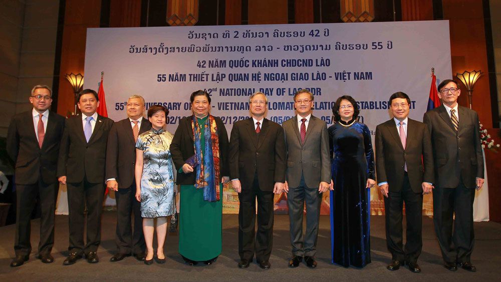 Lãnh đạo cấp cao dự kỷ niệm Quốc khánh Lào