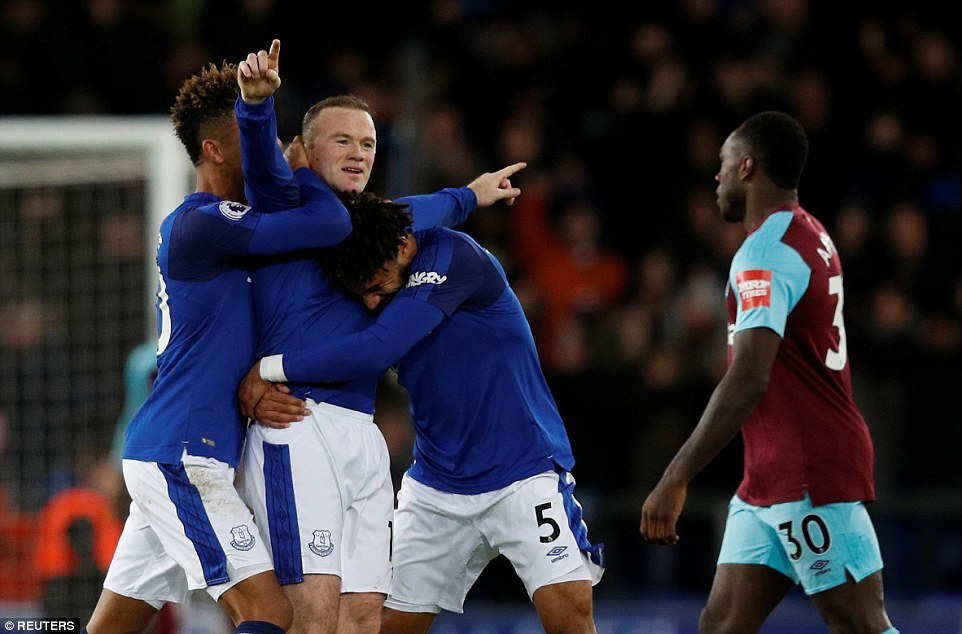 Rooney lập hat-trick, Everton làm bẽ mặt David Moyes
