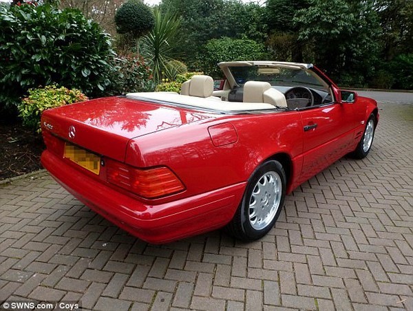 Chiếc xe đắt giá vừa mua đã phải “đắp chiếu” suốt 21 năm vì mất chìa khóa