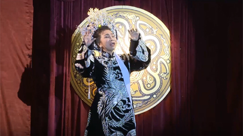 Nghê sĩ Bạch Tuyết hóa thân Thái hậu Dương Vân Nga