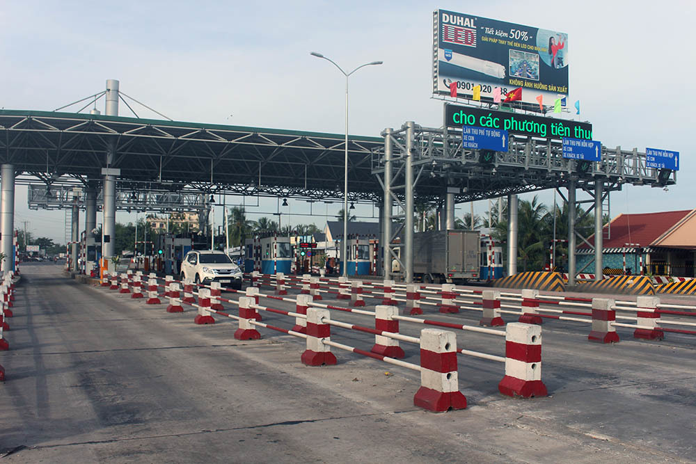 Tài xế đồng thoạt đòi tiền thừa 100 đồng, BOT Cai Lậy xả trạm