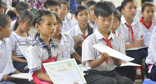 120 suất học bổng cho học sinh Hậu Giang và Hà Nam