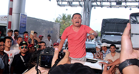 BOT Cai Lậy: Hai tài xế bị CA áp giải đã được cho về