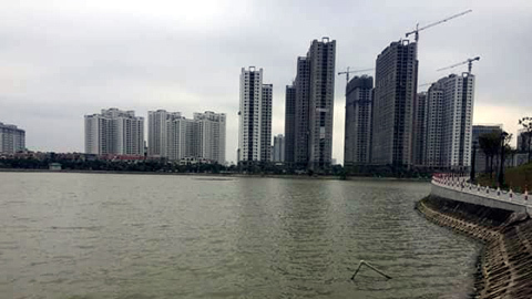 Hà Nội: Đi tập thể dục phát hiện thi thể phụ nữ nổi mặt hồ