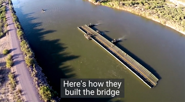 Lính Mỹ dựng cầu