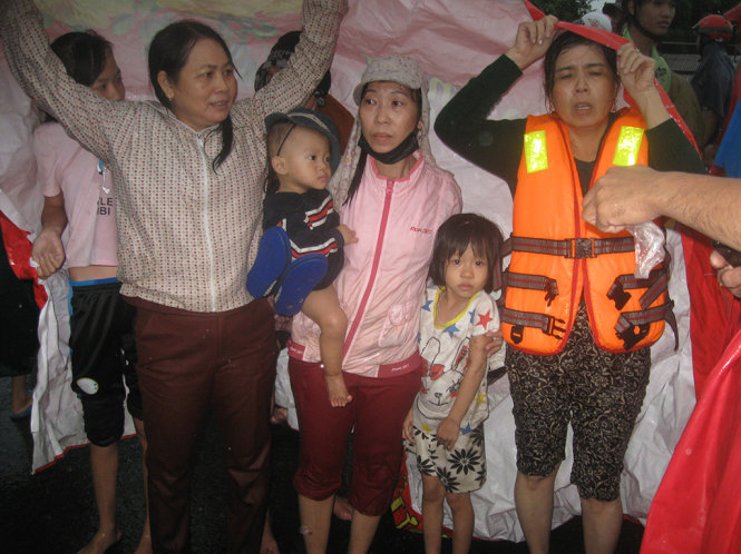 4 giáo viên mầm non cứu trẻ thoát lũ nhận giải thưởng Sống đẹp