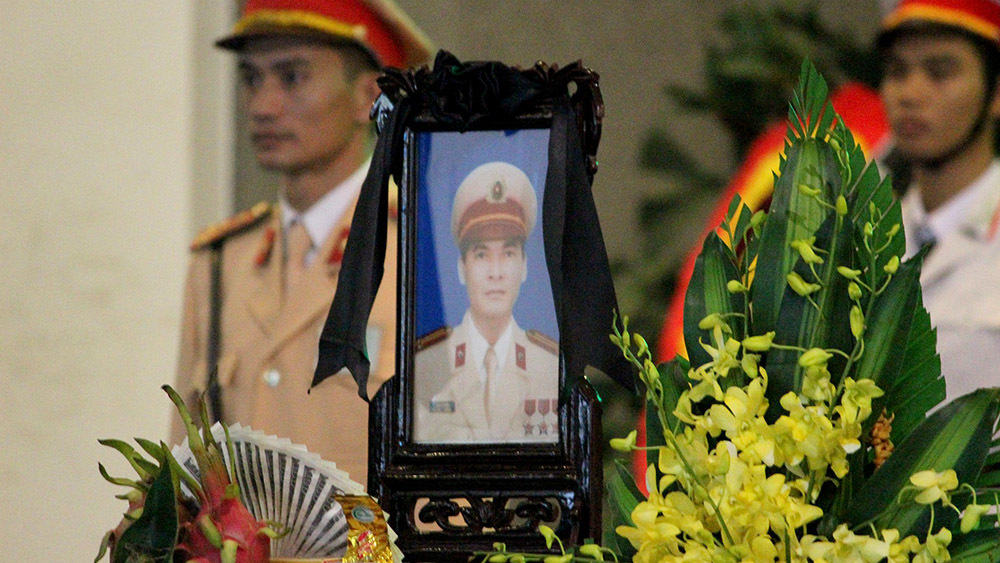 Đẫm nước mắt tiễn đưa trung tá CSGT bị đâm trên cao tốc