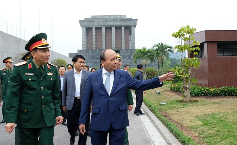 Thủ tướng kiểm tra việc tu bổ Lăng Chủ tịch Hồ Chí Minh