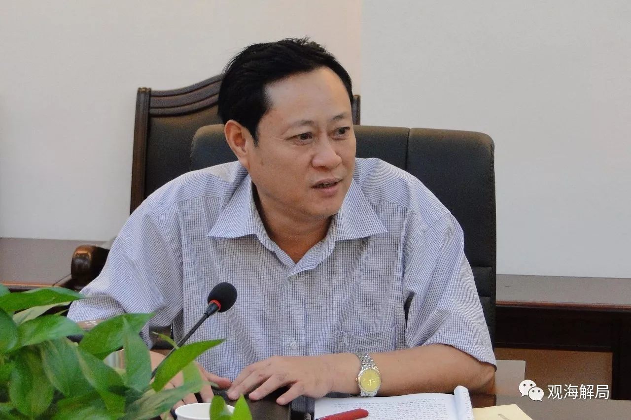 Phó thị trưởng TQ “thấy phong bì là cười, thấy gái là gật”