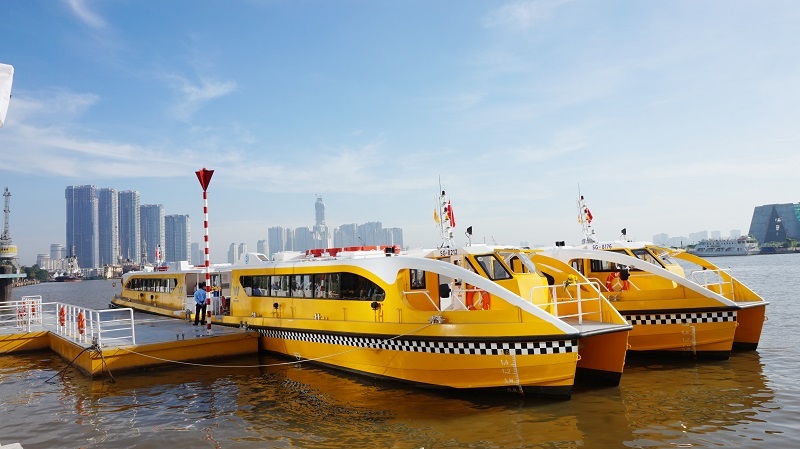 Người Sài Gòn mê mẩn buýt sông