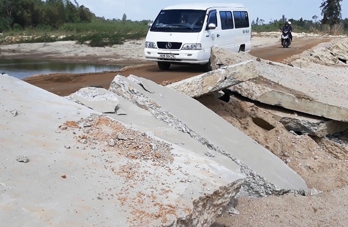 Cầu 17 tỷ ở Hội An vừa khánh thành, 1 đợt lũ đã 'rũ rượi'