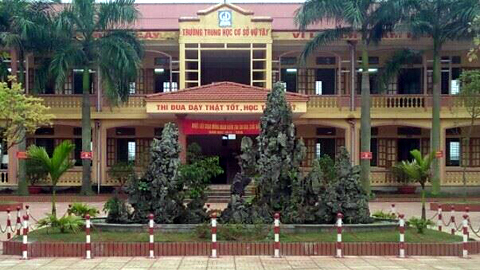 Học sinh cũ đâm bảo vệ trọng thương