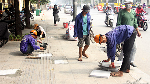 Đá lát vỉa hè 'bền vững 70 năm' vỡ nát: Thanh tra vào cuộc