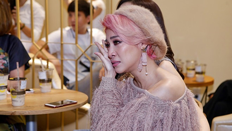 Ca sĩ Pha Lê bị bạn trai cũ hành hung trên đất Mỹ