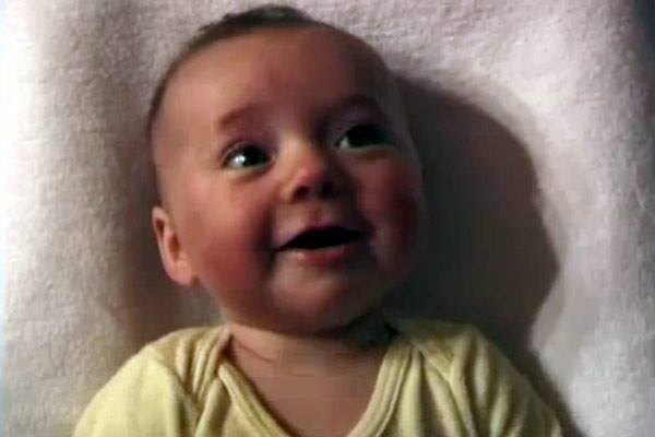 Món quà bất ngờ ông bố tặng con gái xinh đẹp 'gây bão'