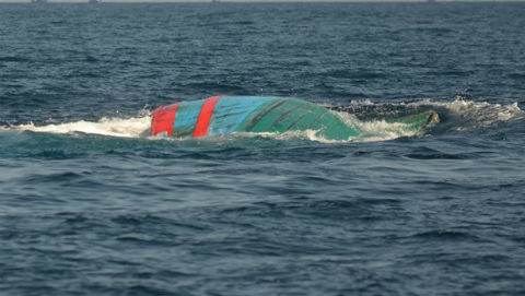 Tàu chở 6 người chìm trên biển Vũng Tàu