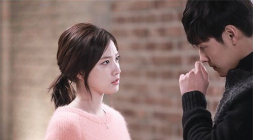 'Em thấy đấy, ở vị trí của anh, ông nào cũng cặp bồ'