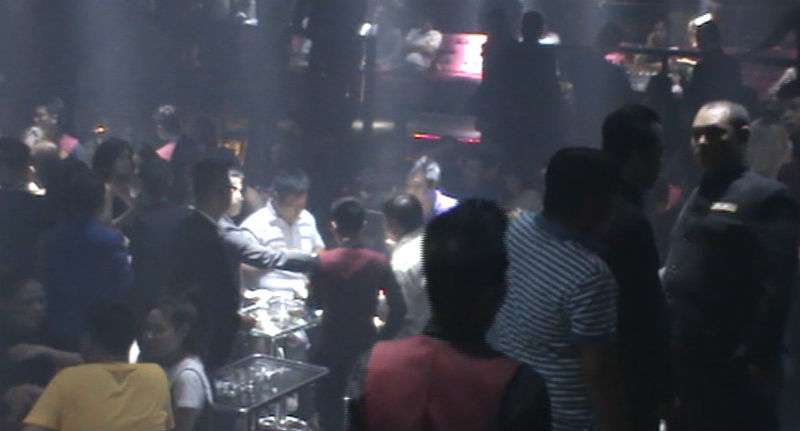 Đột kích bar ăn chơi ở trung tâm Sài Gòn, mời 150 người về làm việc