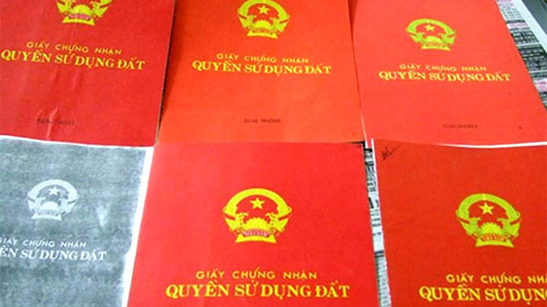 Ngưng hiệu lực quy định ghi tên cả gia đình vào sổ đỏ