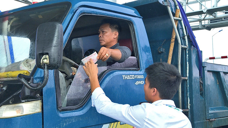 BOT Ninh An xả trạm do tài xế đòi thối lại 100 đồng
