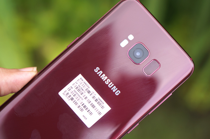 Ảnh chiếc Galaxy S8 đỏ Burgundy đẹp lung linh về VN đầu tiên