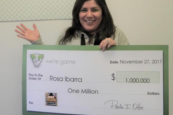 Chồng bỏ quên vé số trong ba lô, vợ nhận thưởng độc đắc 22 tỷ đồng