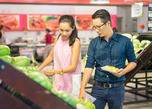 Đố ông nào chiều vợ như Hoàng Bách