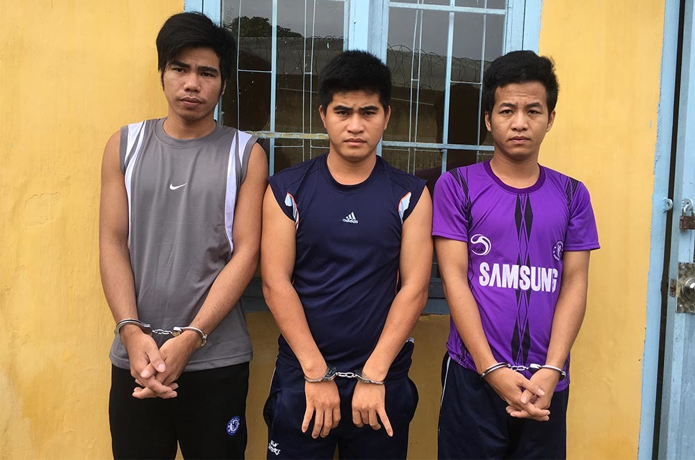 Người phụ nữ bị cướp kề dao, nhét giẻ vào miệng giữa đêm