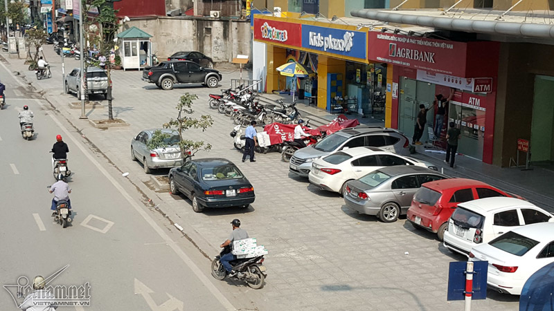 Tăng phí vỉa hè gấp 3: Quan trọng là kiểm soát nguồn thu