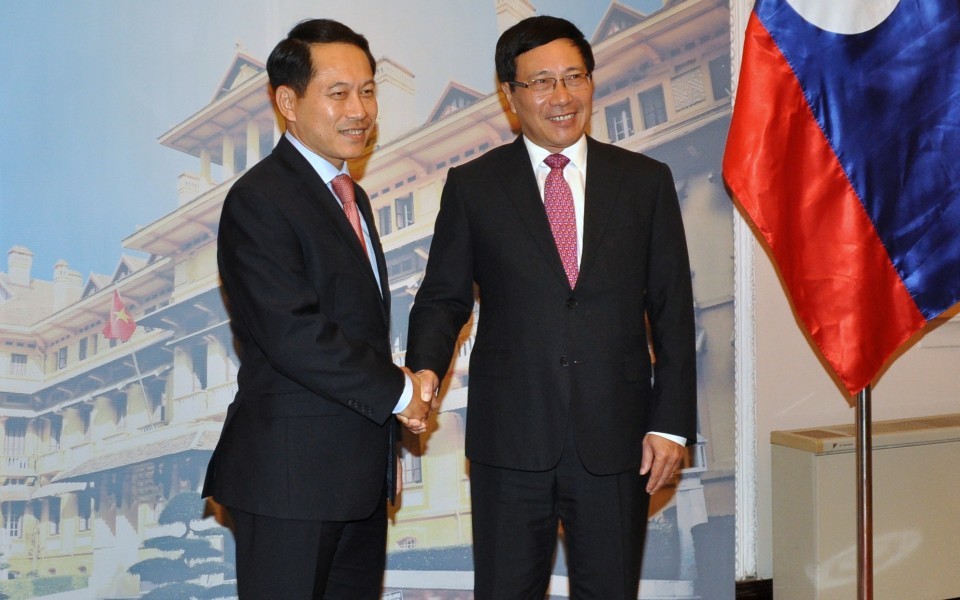 Đề nghị Lào tạo điều kiện về thủ tục nhập quốc tịch cho người Việt