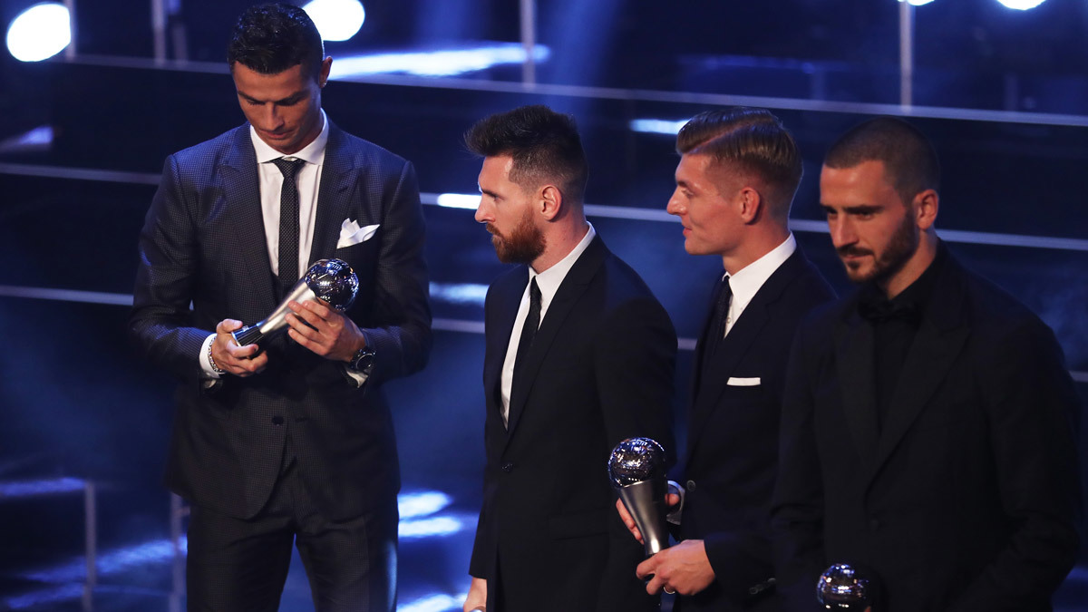 Đêm nay trao Quả bóng Vàng: Ronaldo đuổi kịp Messi rồi về vườn?
