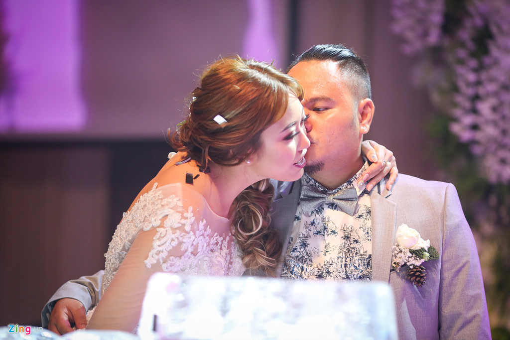 Vợ chồng Vinh Râu: 'Đám cưới xong vào động phòng là tối kiến'