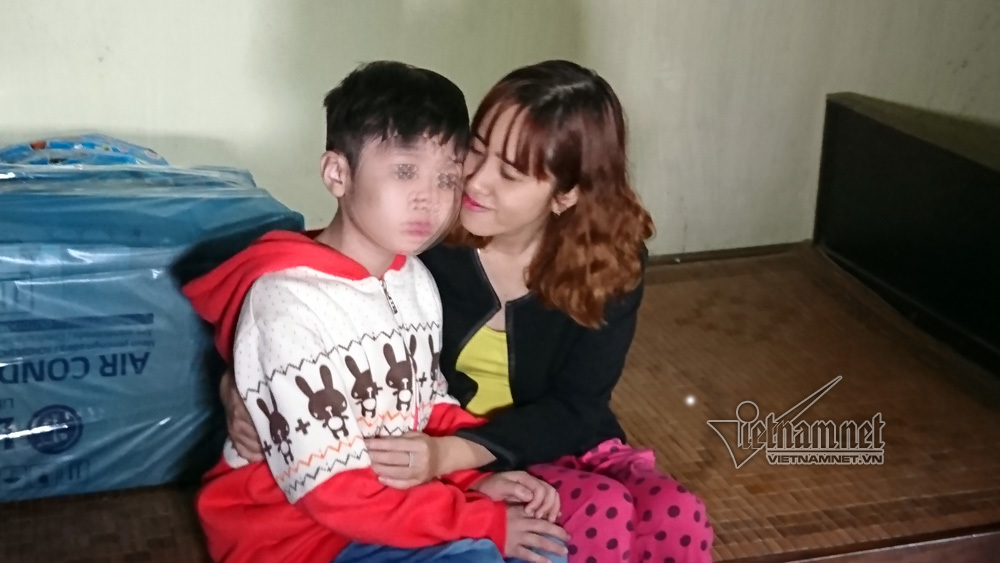 chau be 10 tuoi bi hanh ha