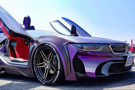 BMW i8 độ phong cách người dơi