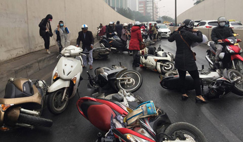 xe máy ngã hầm Kim Liên