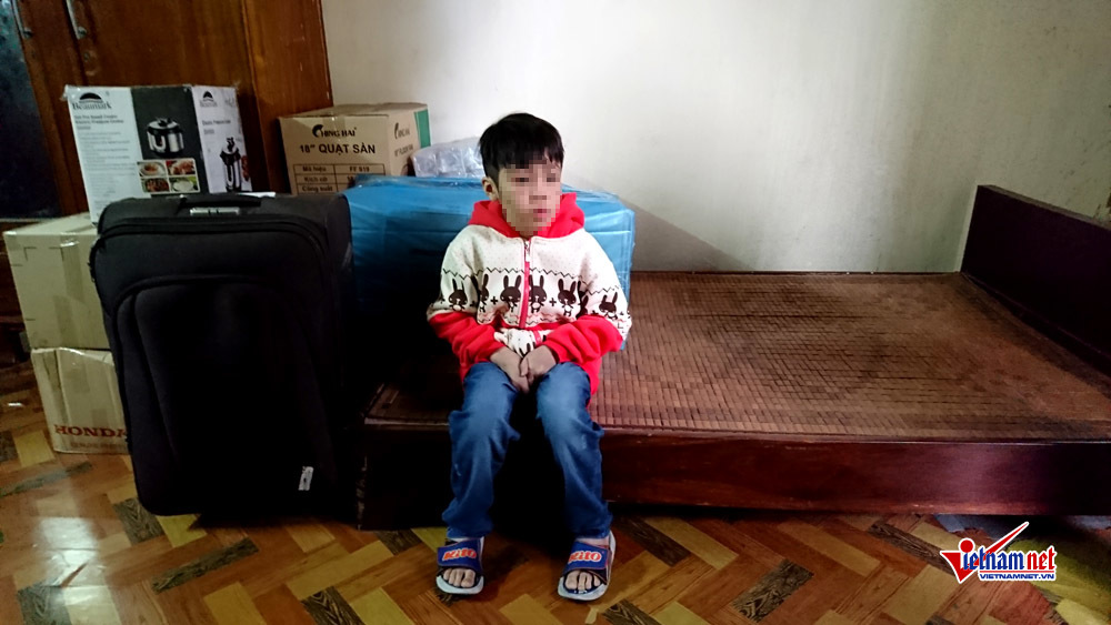 Phút chạy trốn khỏi bố và mẹ kế của bé bị đánh rạn sọ não