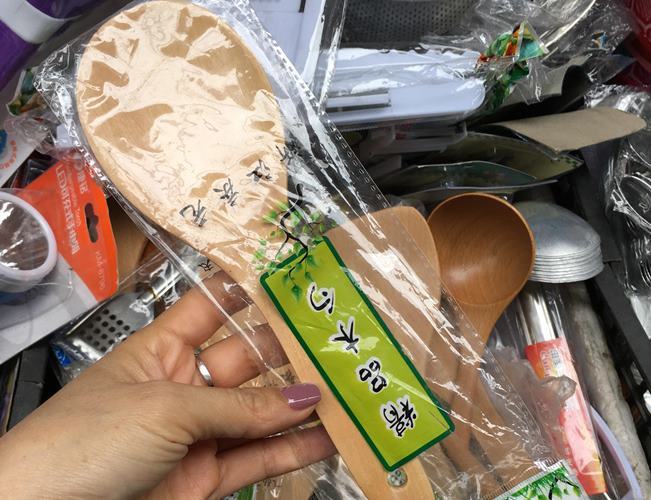 Hiểm họa từ thìa đũa gỗ phủ sơn bóng, véc ni