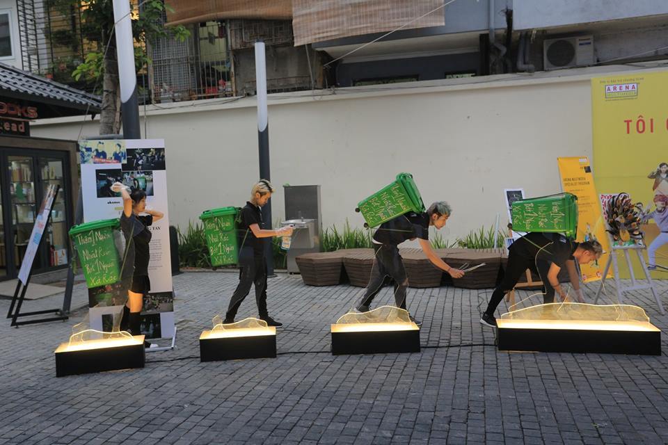 Triển lãm lạ ở phố sách Hà Nội