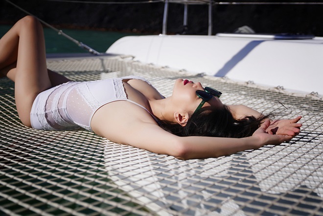 Hoa hậu Hà Kiều Anh U50 vẫn bốc lửa với bikini nhờ điều này