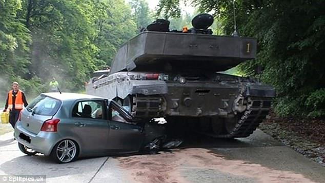 Bi hài những cỗ xe tăng chưa ra trận đã gặp họa