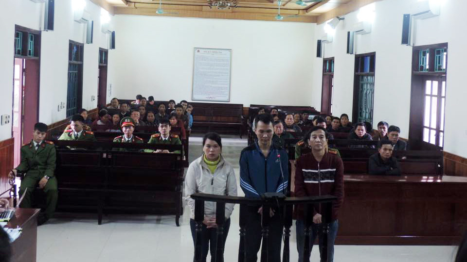 Hà Tĩnh: Mua bé gái 14 tuổi, 2 tú ông thay nhau xâm hại