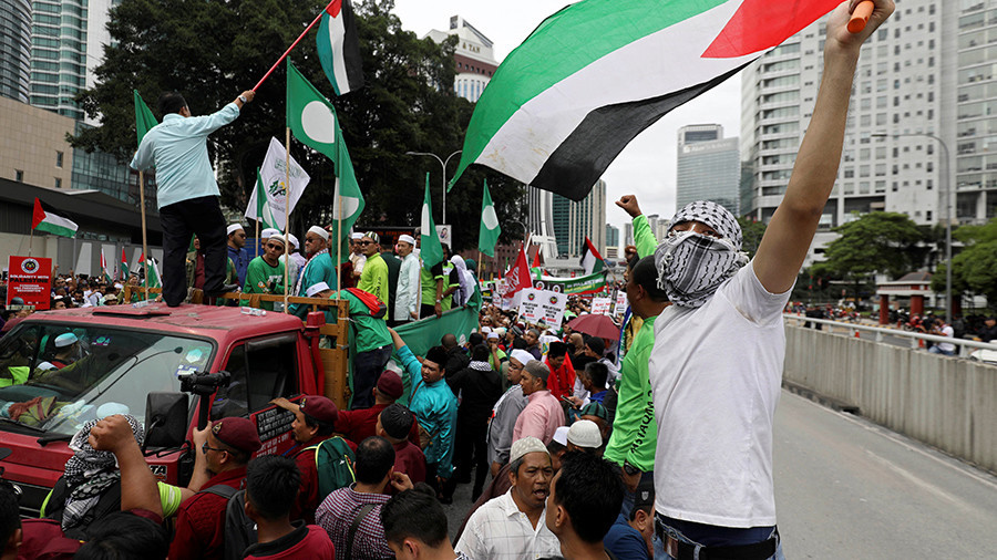 Biểu tình trên khắp thế giới phản đối quyết định của ông Trump