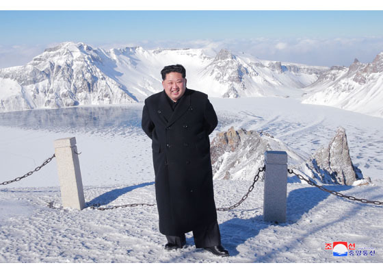 Kim Jong Un chinh phục đỉnh núi cao nhất Triều Tiên