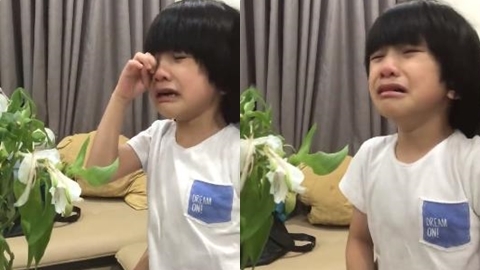Con trai Duy Mạnh khóc nức nở khi nhìn thấy hoa héo