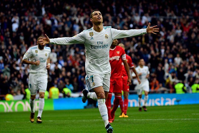 Ronaldo lập cú đúp 