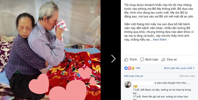 Ảnh cụ bà ôm bạn đời bị bệnh từ phía sau lay động dân mạng