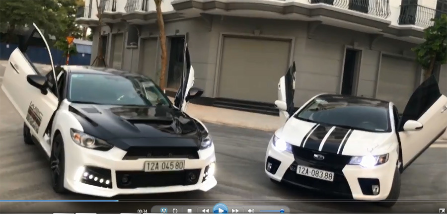 Cặp xế độ cửa mở kiểu cắt kéo độc đáo ở Lạng Sơn