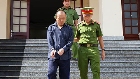 Bé gái 14 tuổi bị ‘yêu râu xanh’ làm nhục