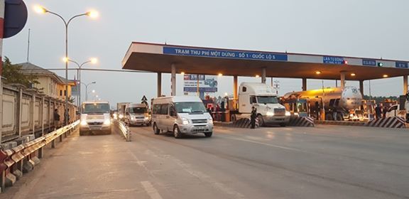 Trạm thu phí QL5 chiều 11.12